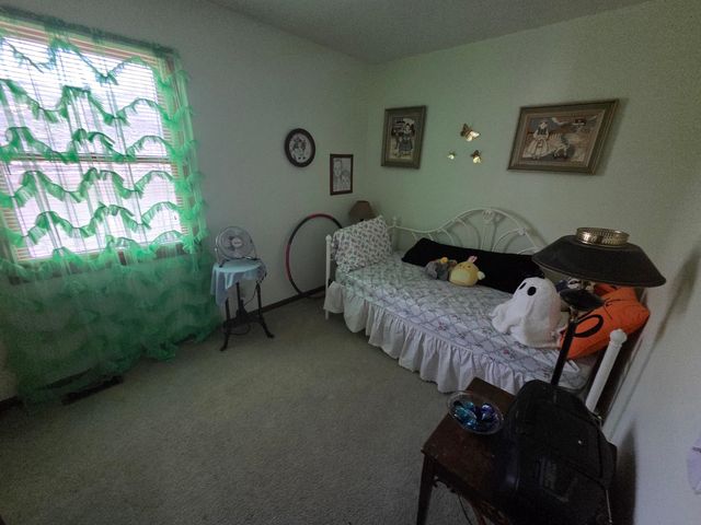 15 Ridgeland Avenue, Fox Lake, IL 60020
