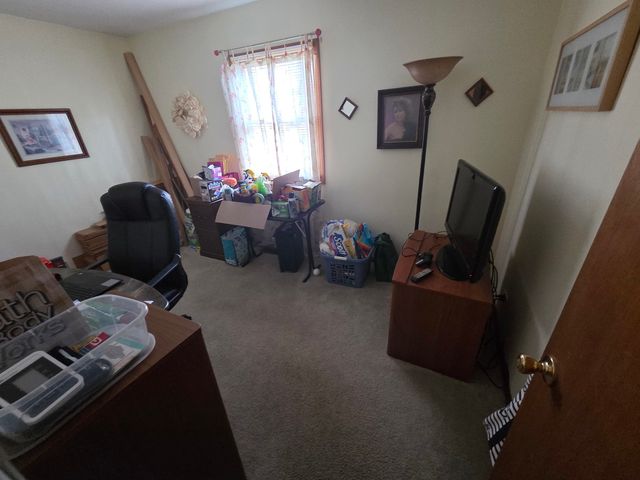 15 Ridgeland Avenue, Fox Lake, IL 60020