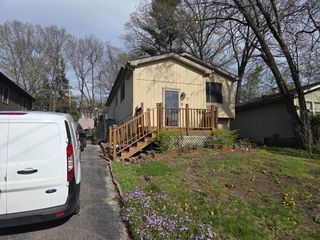 15 Ridgeland Avenue, Fox Lake, IL 60020
