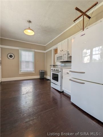 112 E Harrison Avenue, Clarksville, IN 47129