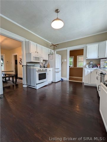 112 E Harrison Avenue, Clarksville, IN 47129