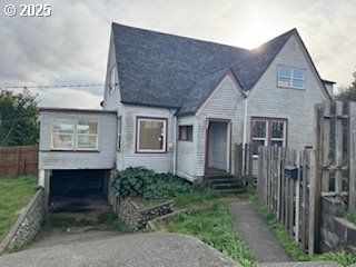 905 INGERSOLL St, Coos Bay, OR 97420