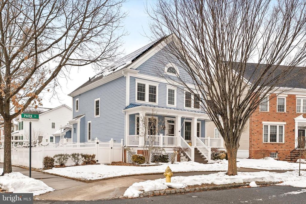 Image 3 of property listing at 1233 PARK ST, Robbinsville, NJ 08691