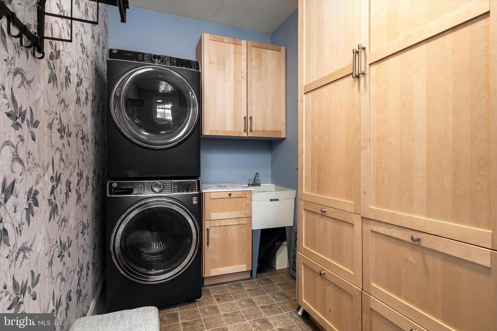 Image 30 of property listing at 1233 PARK ST, Robbinsville, NJ 08691