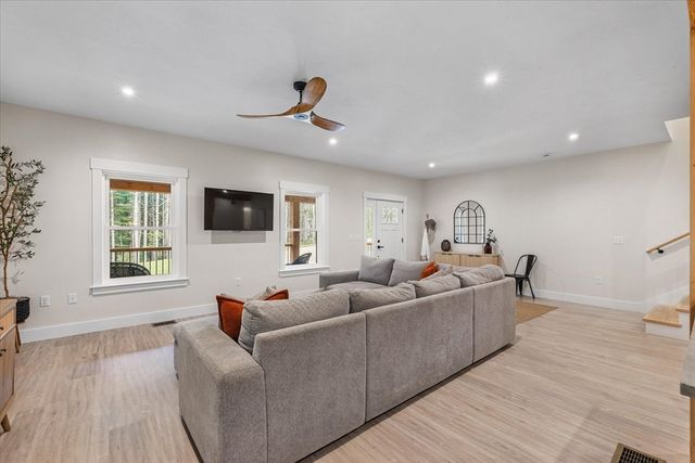 50 Hillside Dr, Sturbridge, MA 01566