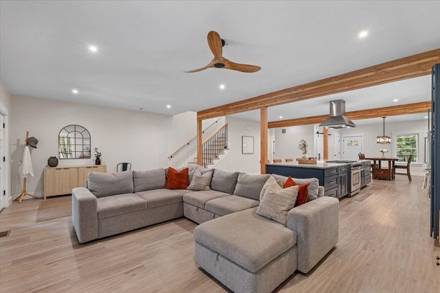 50 Hillside Dr, Sturbridge, MA 01566