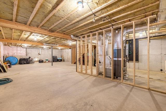 50 Hillside Dr, Sturbridge, MA 01566