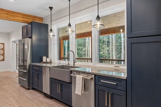 50 Hillside Dr, Sturbridge, MA 01566