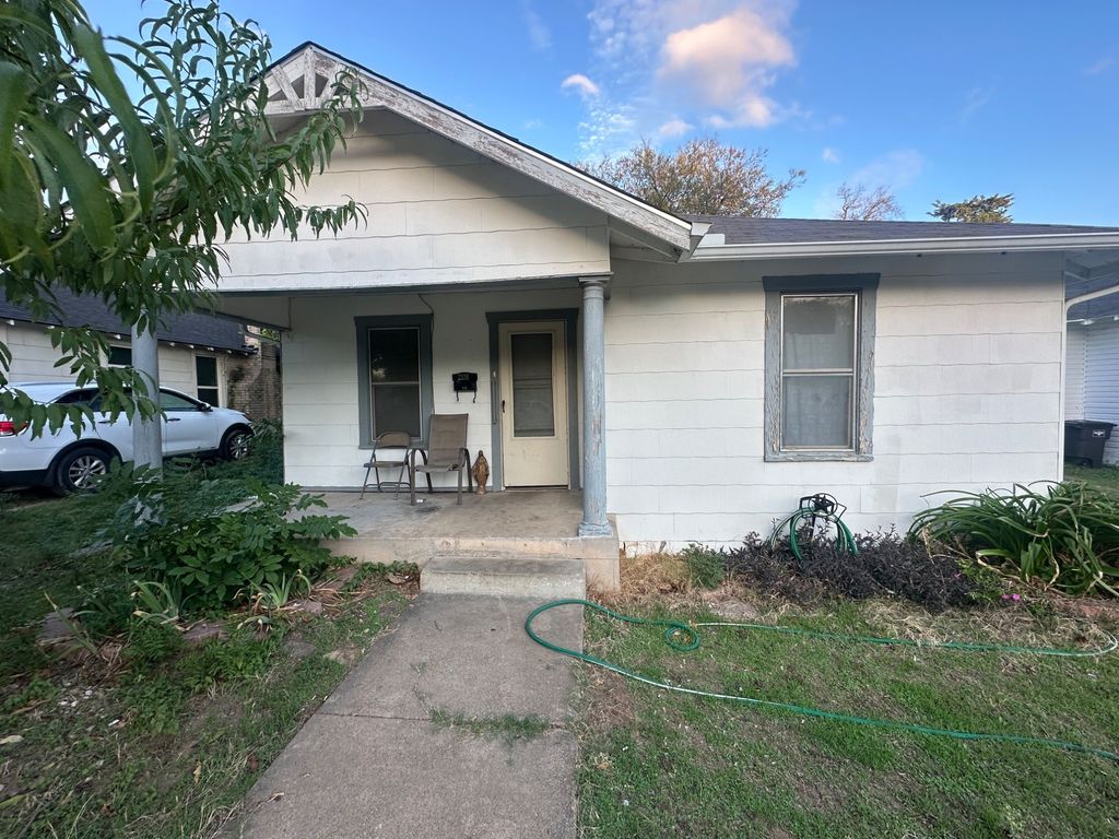 2118 Columbus Avenue, Fort Worth, TX 76164 — exterior