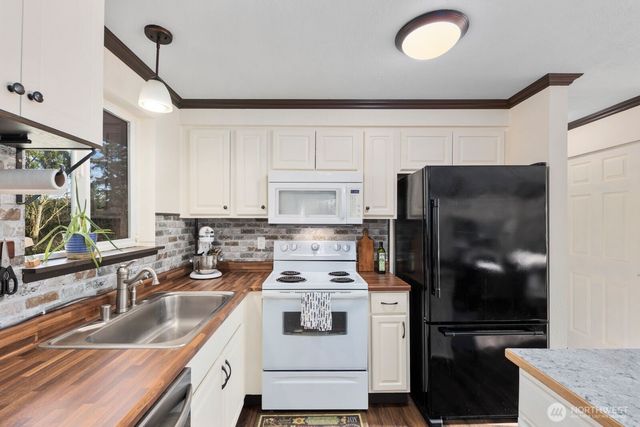 23915 158th Street E, Buckley, WA 98321