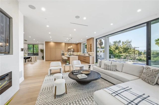 4331 Alonzo, Encino, CA 91316