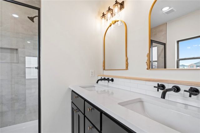 1704 Gerald Shay Road, Gentry, AR 72734