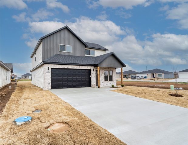 1704 Gerald Shay Road, Gentry, AR 72734