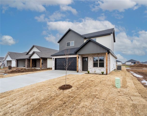 1704 Gerald Shay Road, Gentry, AR 72734