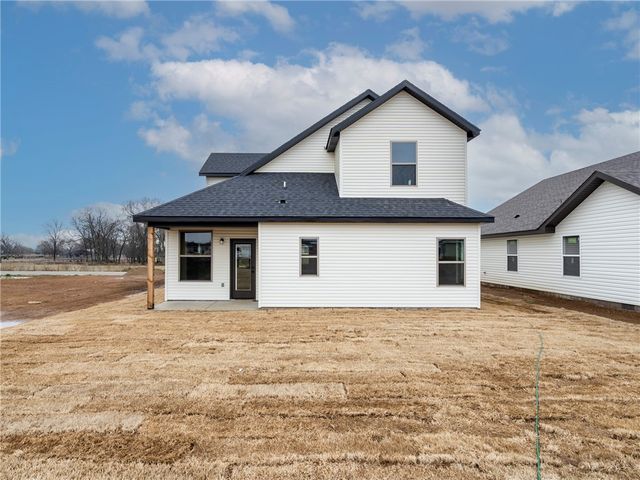 1704 Gerald Shay Road, Gentry, AR 72734