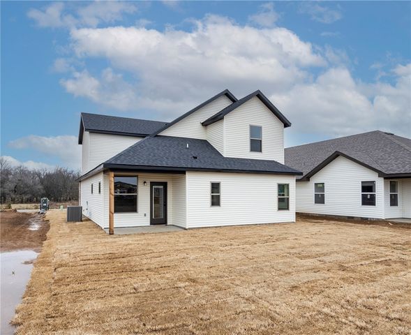 1704 Gerald Shay Road, Gentry, AR 72734