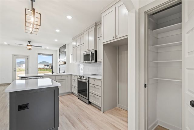 1704 Gerald Shay Road, Gentry, AR 72734