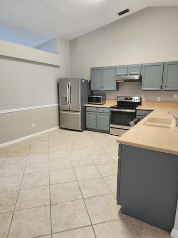 1415 Hill Avenue, Melbourne, FL 32940