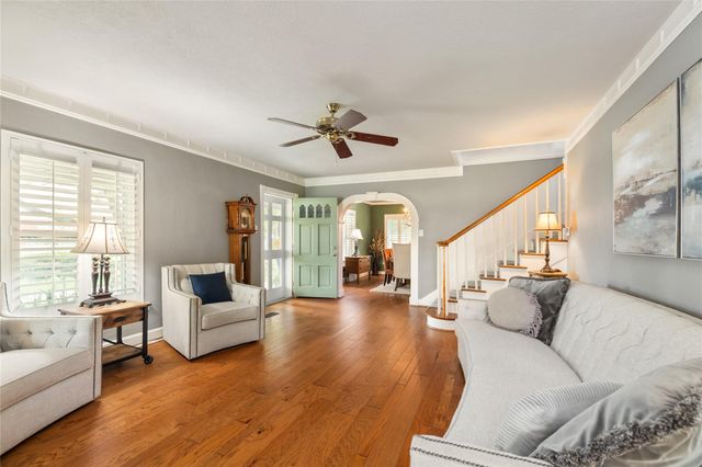 916 E James Street, Baytown, TX 77520