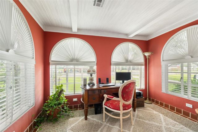 916 E James Street, Baytown, TX 77520