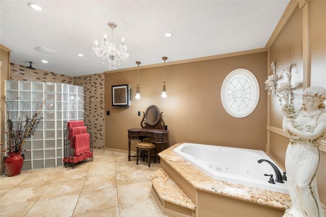 916 E James Street, Baytown, TX 77520