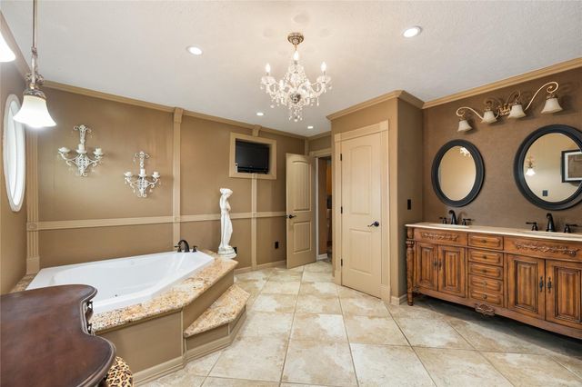 916 E James Street, Baytown, TX 77520