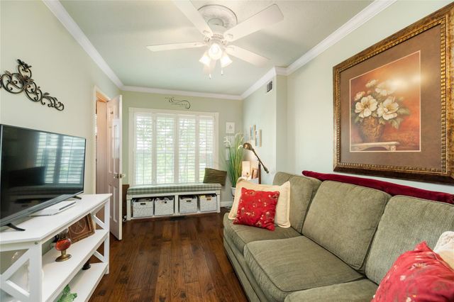 916 E James Street, Baytown, TX 77520