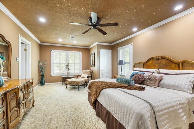 916 E James Street, Baytown, TX 77520