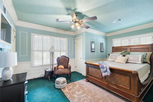 916 E James Street, Baytown, TX 77520