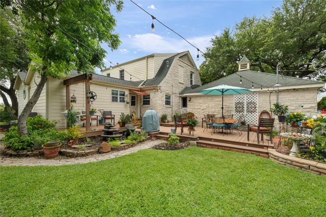 916 E James Street, Baytown, TX 77520