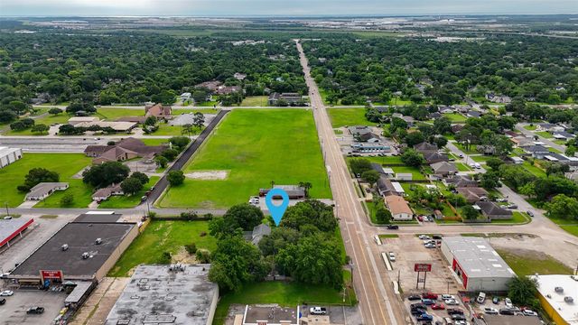 916 E James Street, Baytown, TX 77520