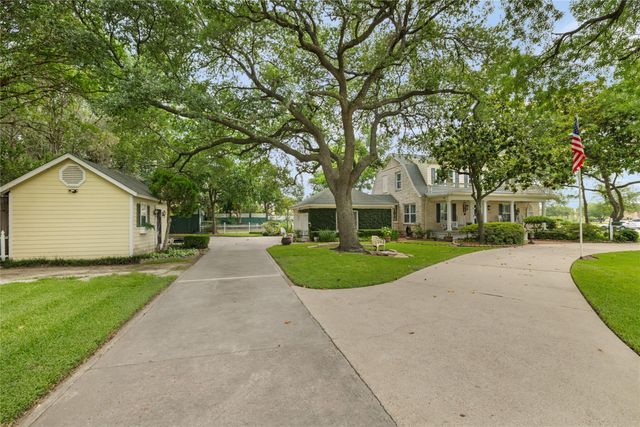 916 E James Street, Baytown, TX 77520