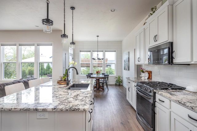 2901 E TURQUOISE LANE, Appleton, WI 54913