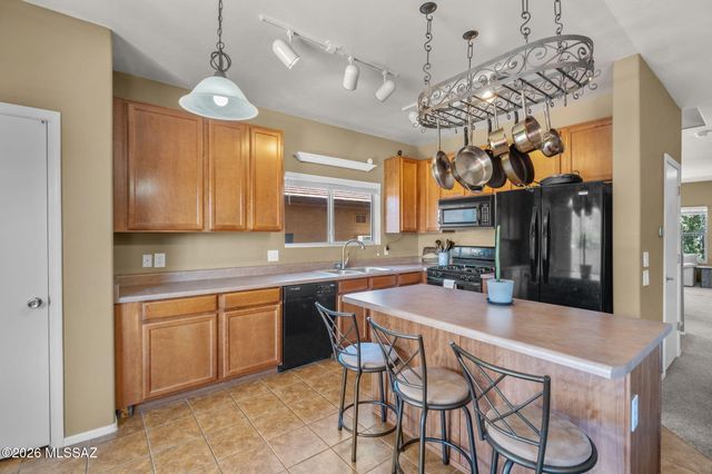 5669 W King Snake Drive, Tucson, AZ 85742