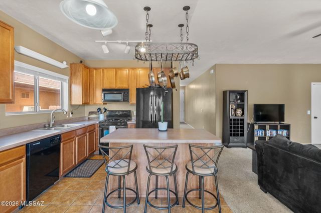 5669 W King Snake Drive, Tucson, AZ 85742