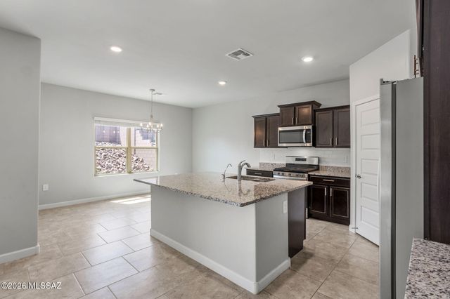 942 S Grantham Avenue, Vail, AZ 85641