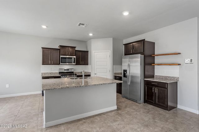 942 S Grantham Avenue, Vail, AZ 85641