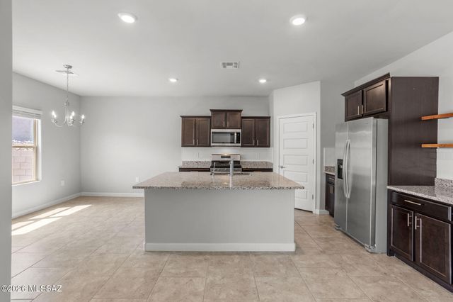 942 S Grantham Avenue, Vail, AZ 85641