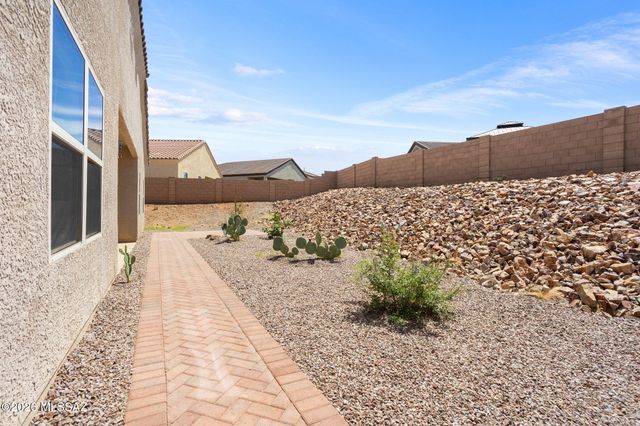 942 S Grantham Avenue, Vail, AZ 85641