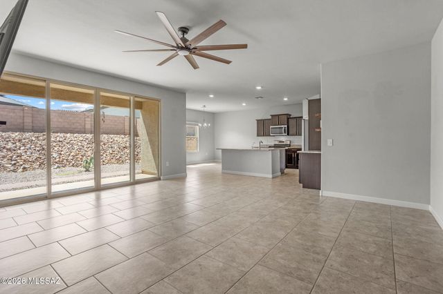 942 S Grantham Avenue, Vail, AZ 85641