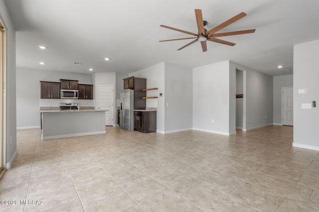 942 S Grantham Avenue, Vail, AZ 85641
