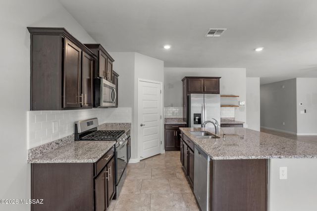 942 S Grantham Avenue, Vail, AZ 85641