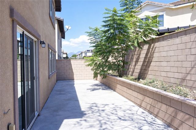 7079 Bella Strada, Fontana, CA 92336