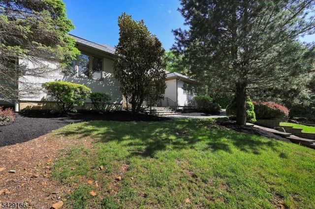29 Deer Path Cir, Green Brook Twp., NJ 08812