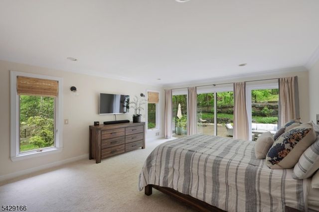 29 Deer Path Cir, Green Brook Twp., NJ 08812