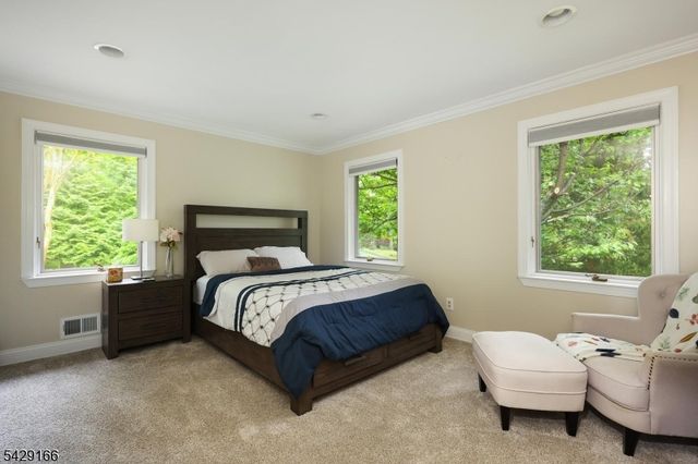 29 Deer Path Cir, Green Brook Twp., NJ 08812