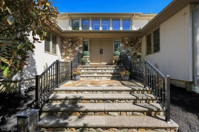 29 Deer Path Cir, Green Brook Twp., NJ 08812