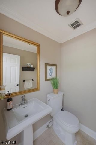29 Deer Path Cir, Green Brook Twp., NJ 08812