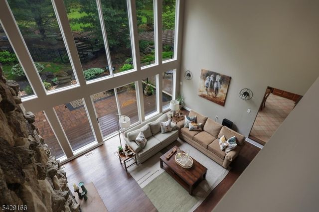 29 Deer Path Cir, Green Brook Twp., NJ 08812