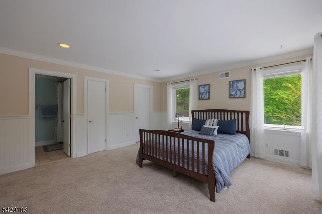29 Deer Path Cir, Green Brook Twp., NJ 08812